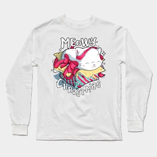 Meowy Christmas cat and Christmas pun Long Sleeve T-Shirt